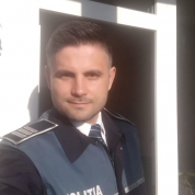 EI, CEI DIN LINITA ÎNTÂI. Adrian Lorinț, polițist: „Nu mi-e teamă, fiindcă mă protejez. Folosesc mască și mănuși”